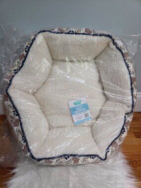 Frisco Pet Hexagon Bolster Bed
